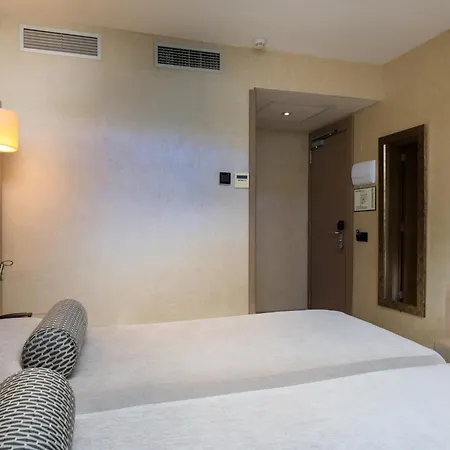 Hotell Suizo 3*