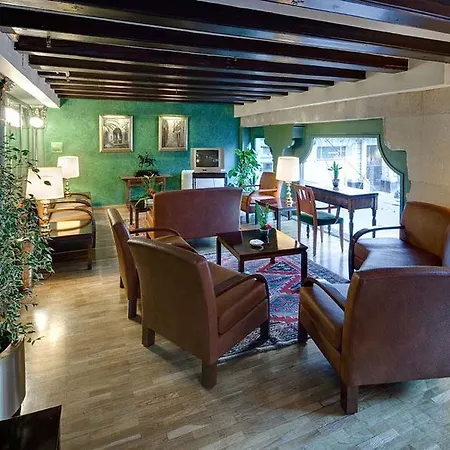 Hotell Suizo 3*